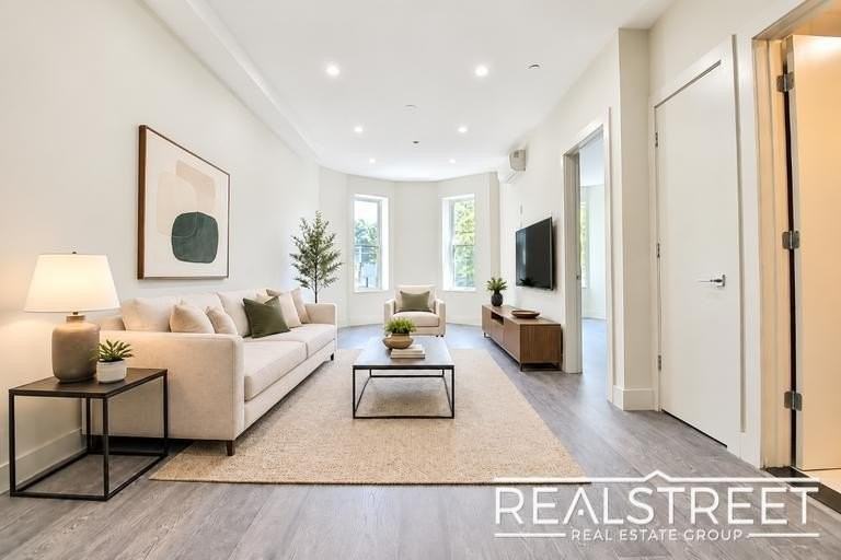 2517 Bedford Ave #2B - Photo 2 of 7