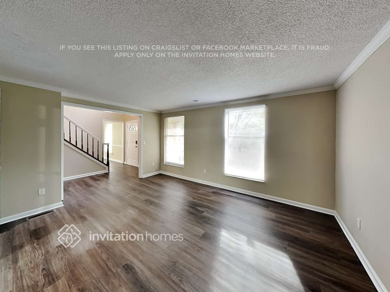 7501 Batavia Ln - Photo 4 of 23