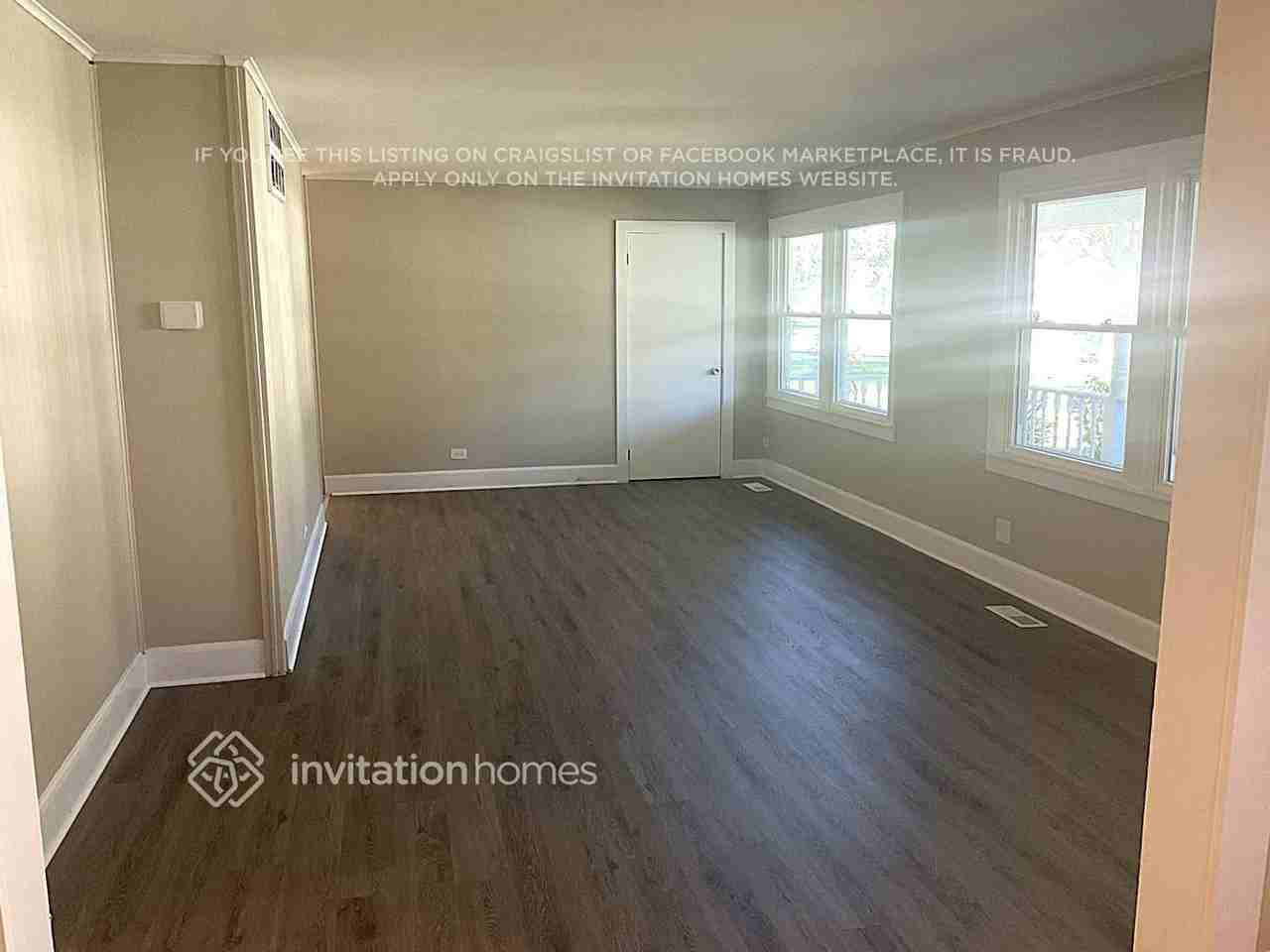 1303 W 59th St - Photo 5 of 14