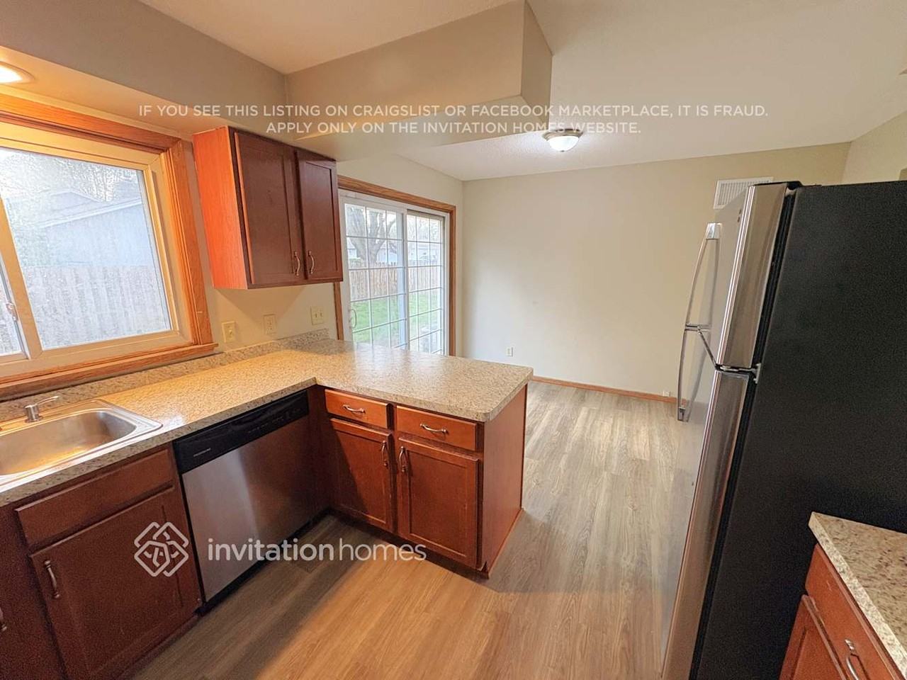 1411 Bidwell St - Photo 3 of 14