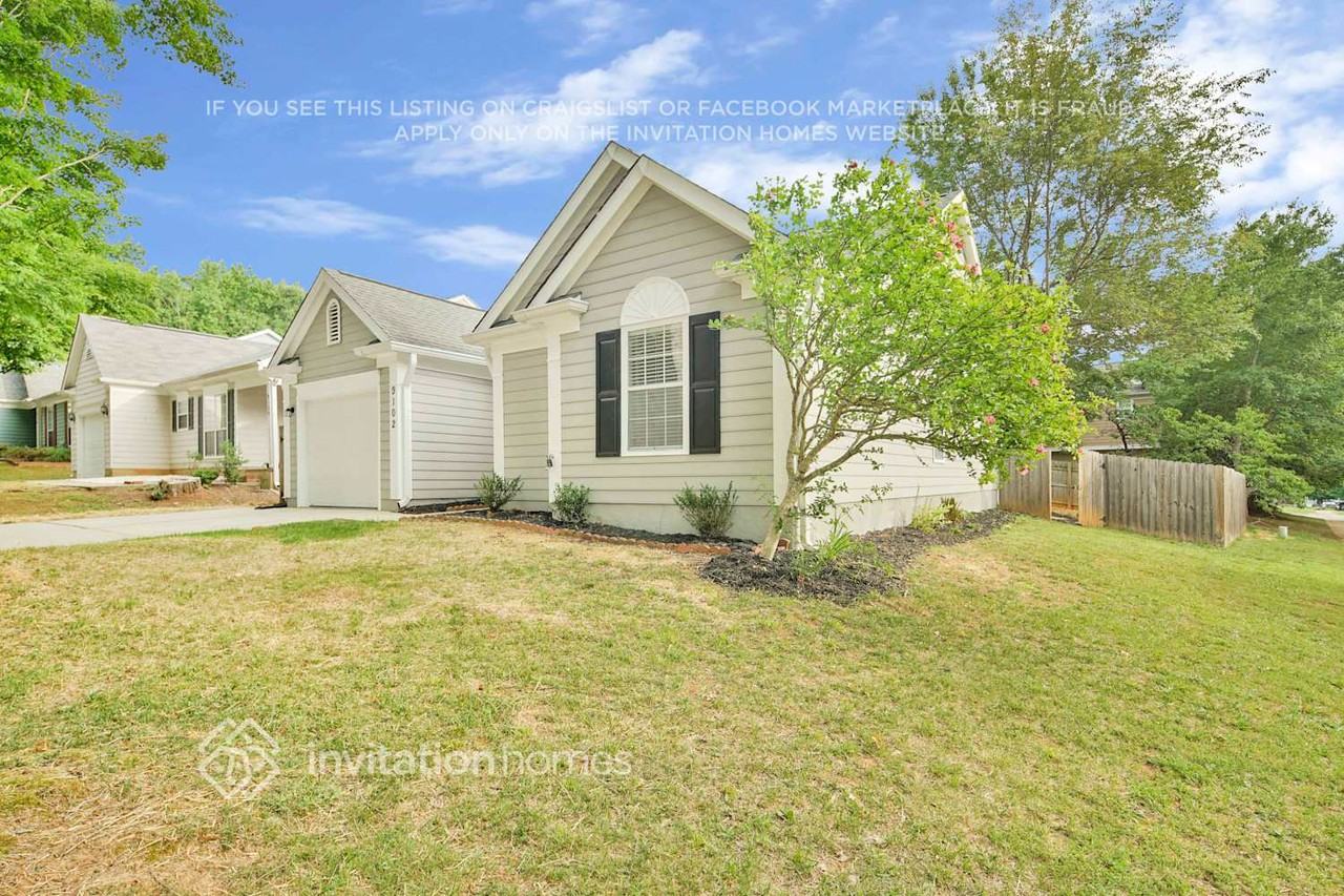 9102 Eaker Ct - Photo 2 of 27