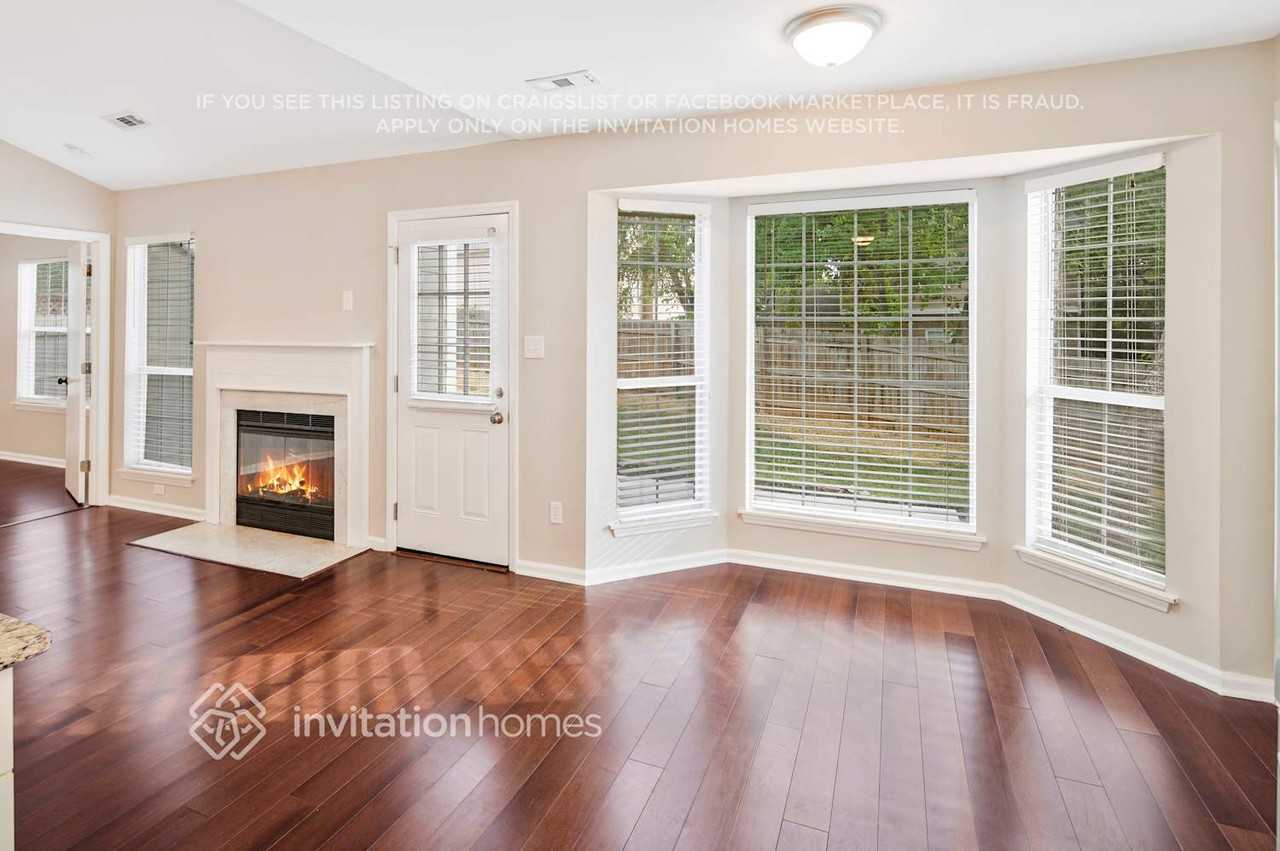 9102 Eaker Ct - Photo 6 of 27