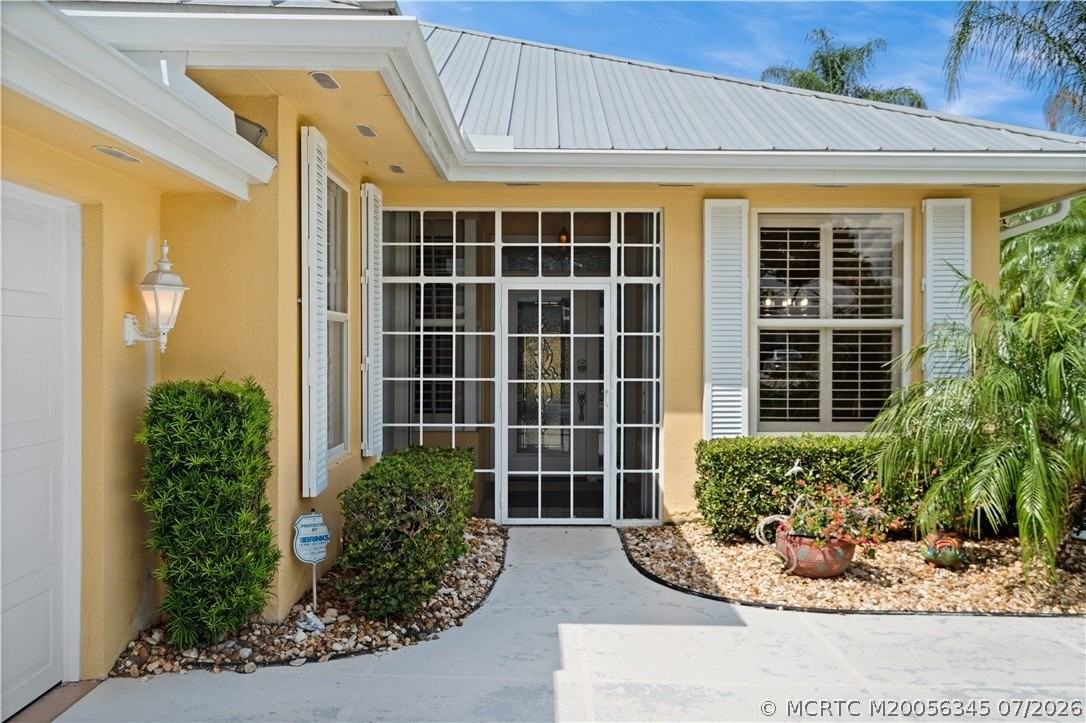 2699 Sw Prospect Pl - Photo 2 of 35