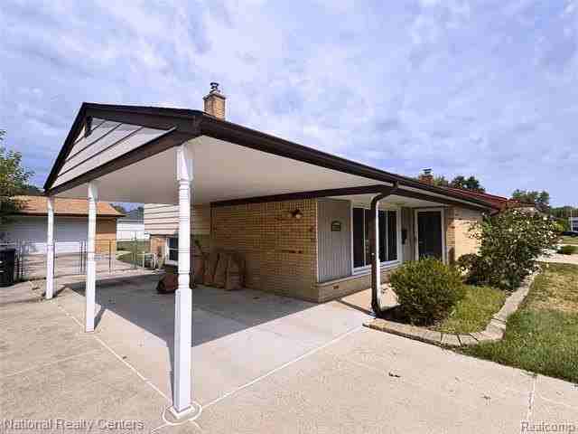 29648 Hillbrook St - Photo 2 of 34