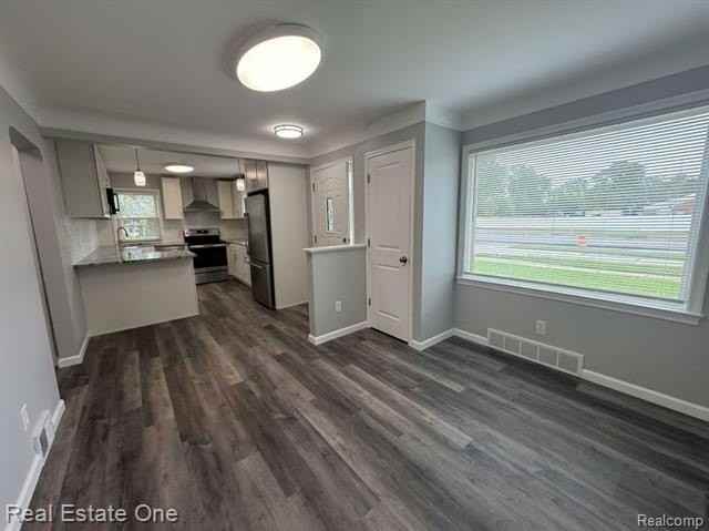 2061 Inkster Rd - Photo 2 of 13