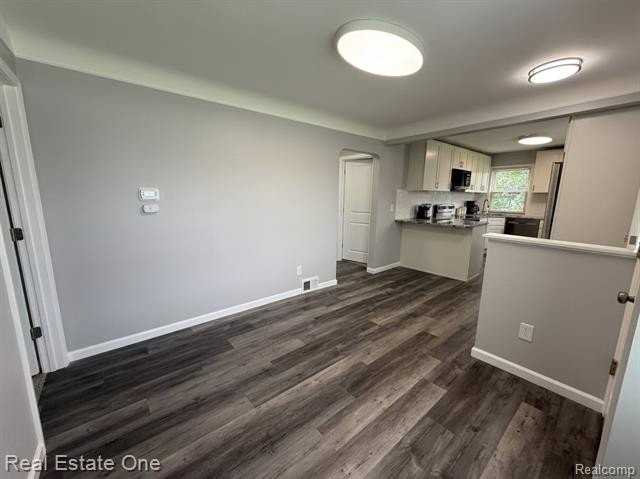 2061 Inkster Rd - Photo 3 of 13