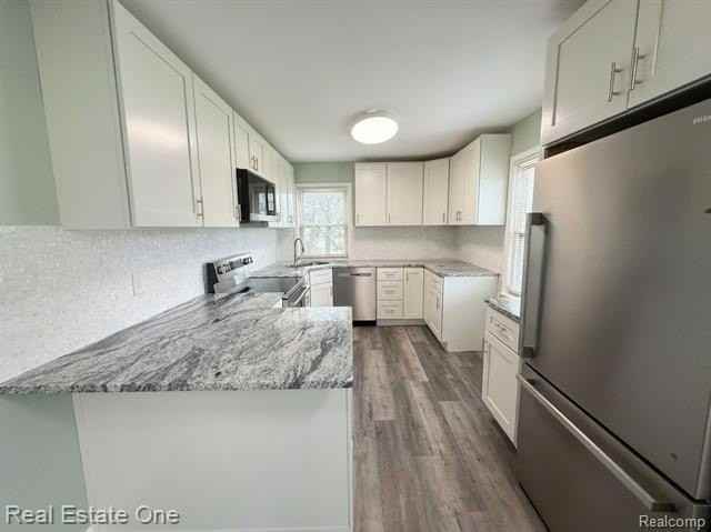 2061 Inkster Rd - Photo 4 of 13