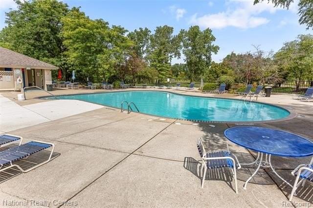 38860 Country Cir - Photo 3 of 29