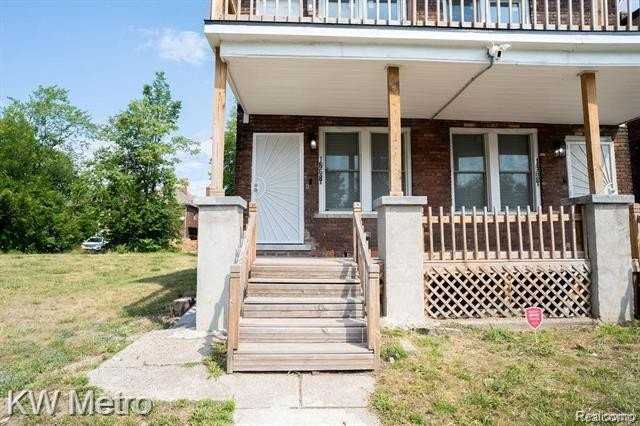 1668 Blaine St - Photo 3 of 31