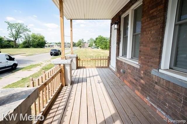 1668 Blaine St - Photo 4 of 31