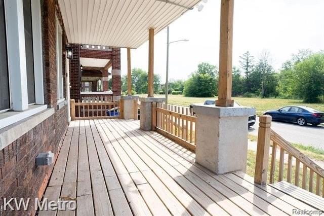 1668 Blaine St - Photo 5 of 31