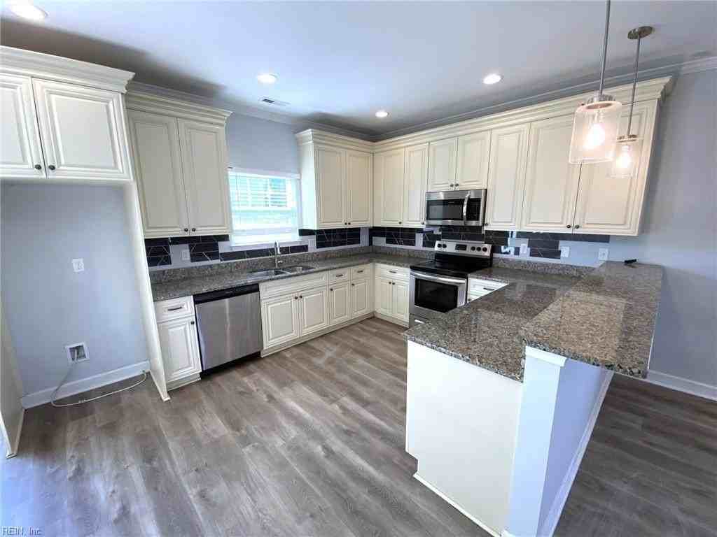 1720 Oakfield Ave - Photo 4 of 18
