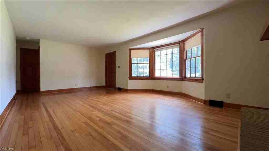 4720 Haywood Dr - Photo 3 of 28