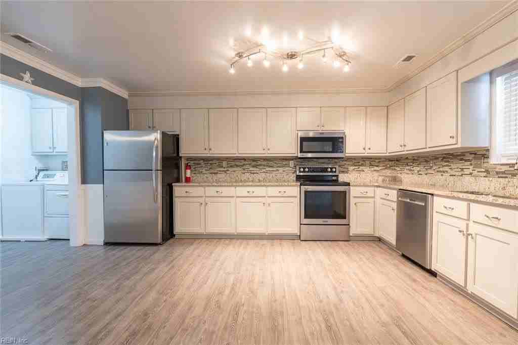 5518 Gates Landing Rd - Photo 5 of 44