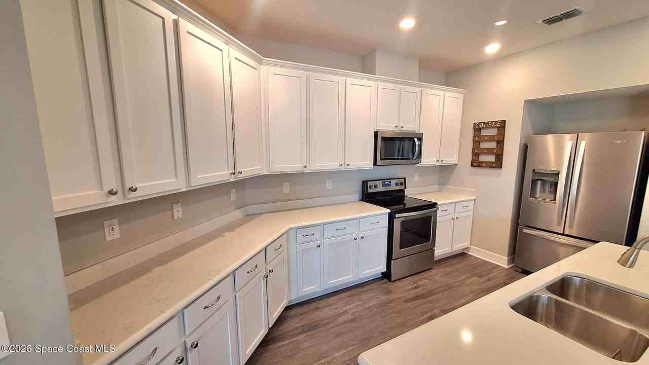 935 Potenza Dr - Photo 5 of 34