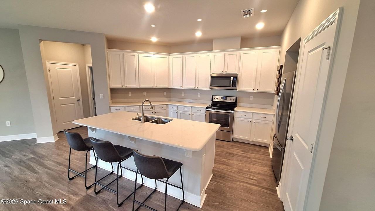 935 Potenza Dr - Photo 7 of 34