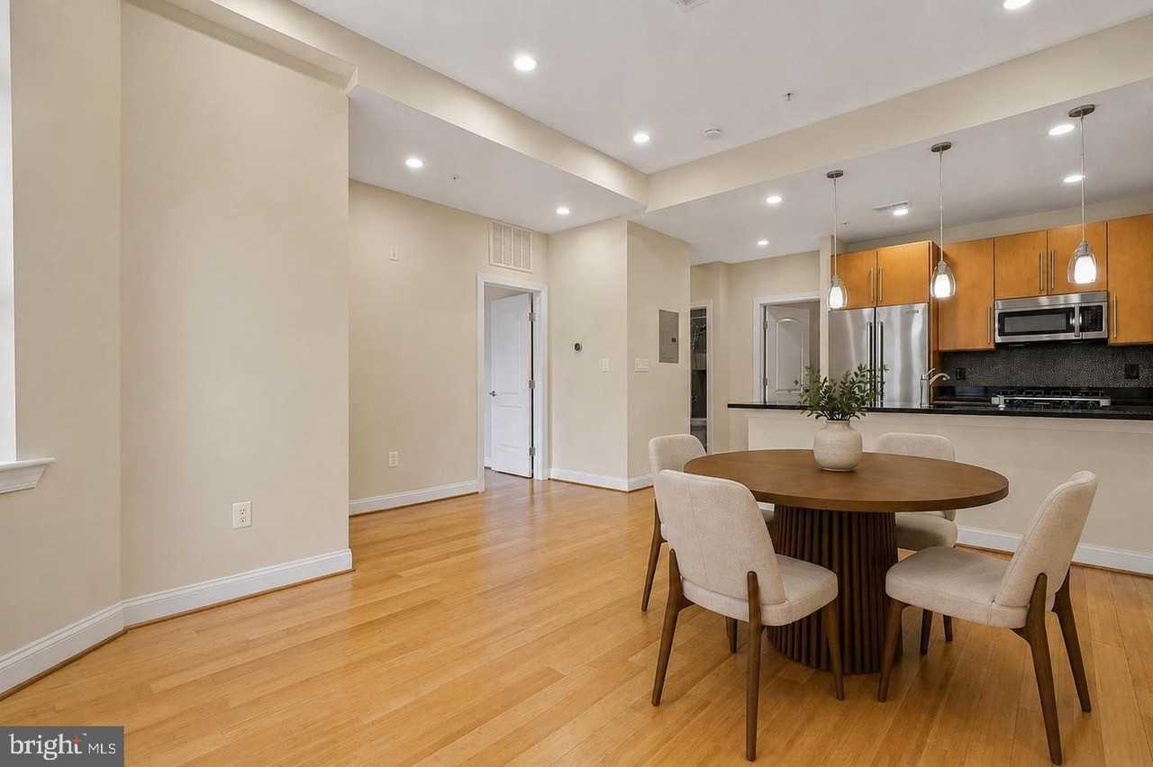 1333 Euclid St Nw #201 - Photo 7 of 23