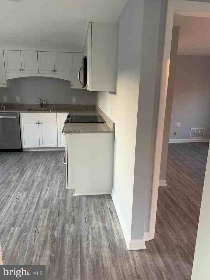 353 Savannah Rd #3 - Photo 3 of 8