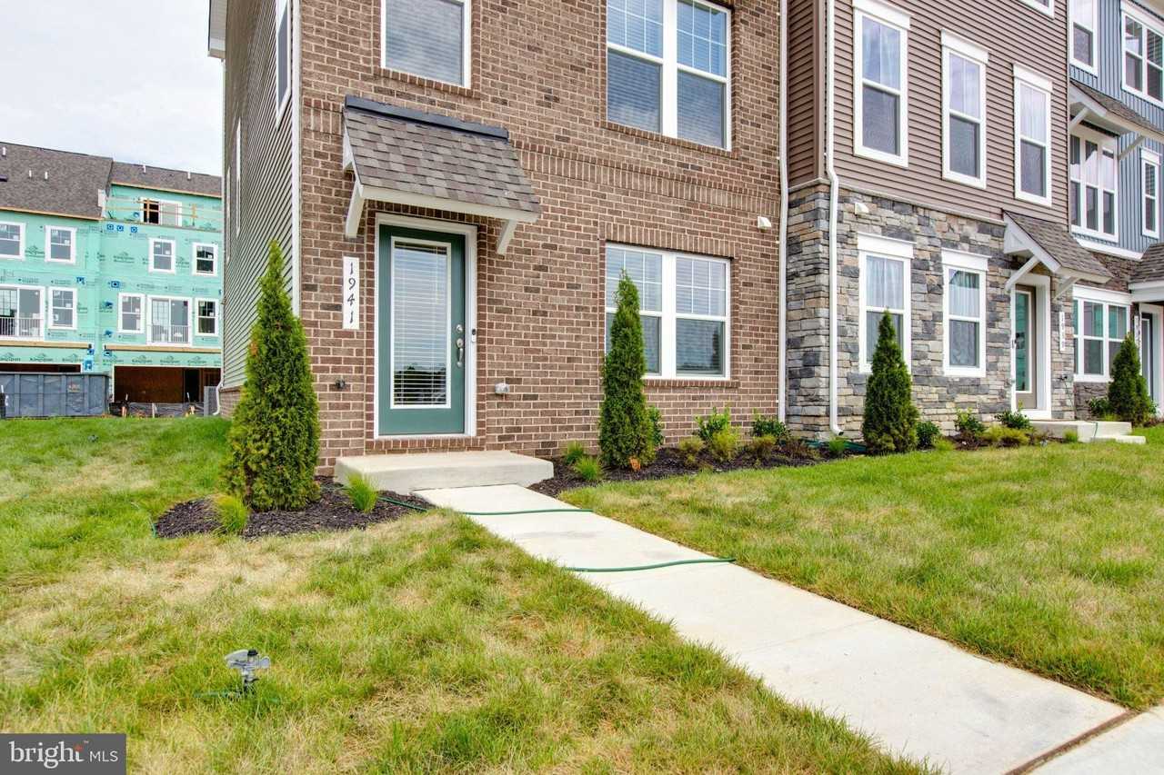 1941 Barolo Blvd - Photo 4 of 44