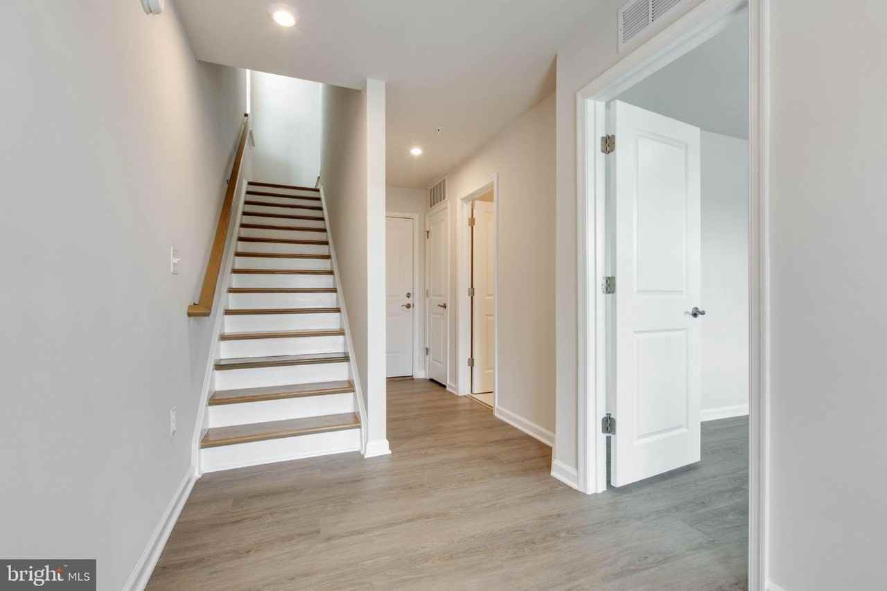 1941 Barolo Blvd - Photo 6 of 44