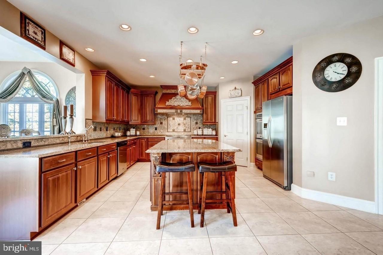 7162 Somerton Ct - Photo 4 of 14