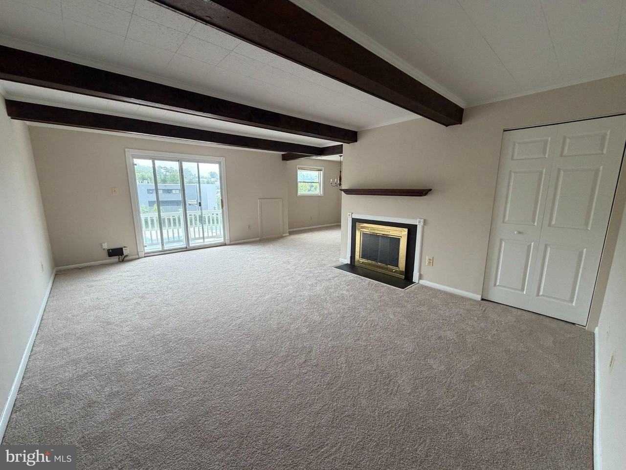 17 Warren Lodge Ct #1C - Photo 3 of 10