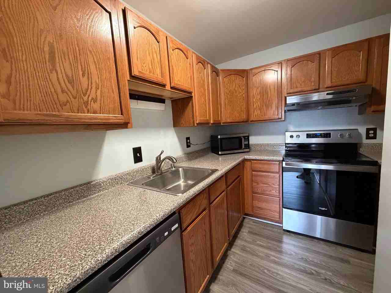 17 Warren Lodge Ct #1C - Photo 5 of 10