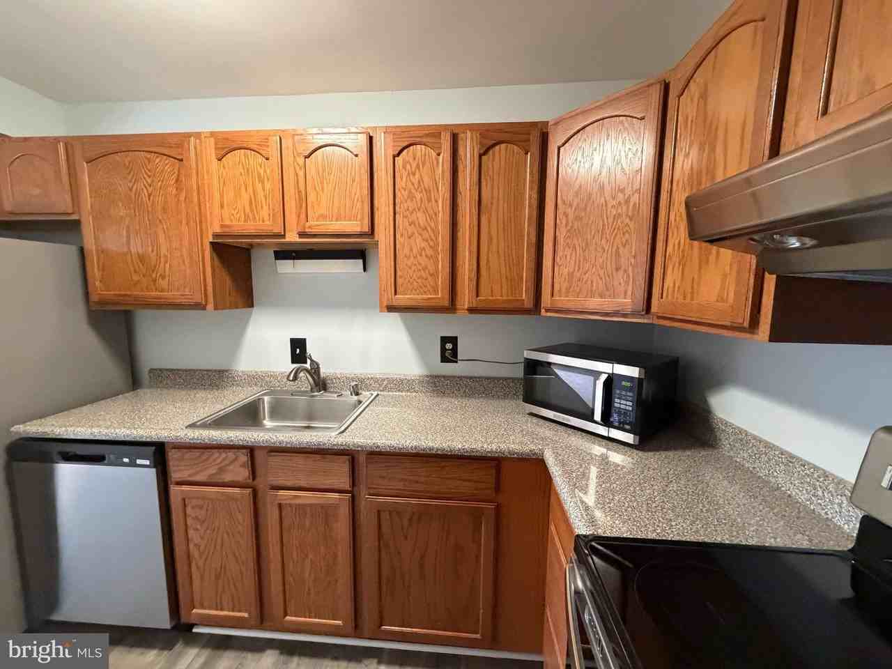 17 Warren Lodge Ct #1C - Photo 6 of 10