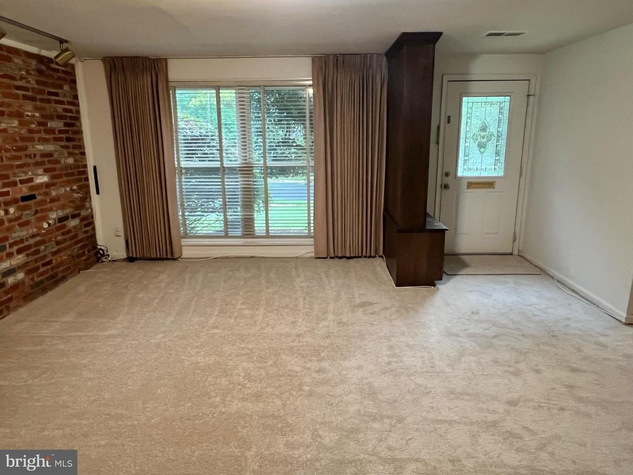 6411 E Halbert Rd - Photo 5 of 32