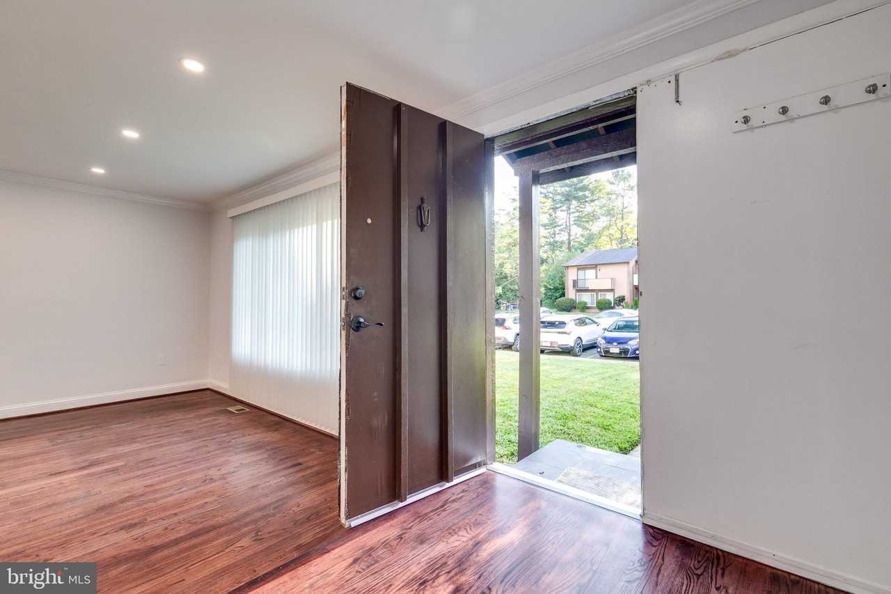 9154 Centerway Rd - Photo 2 of 26
