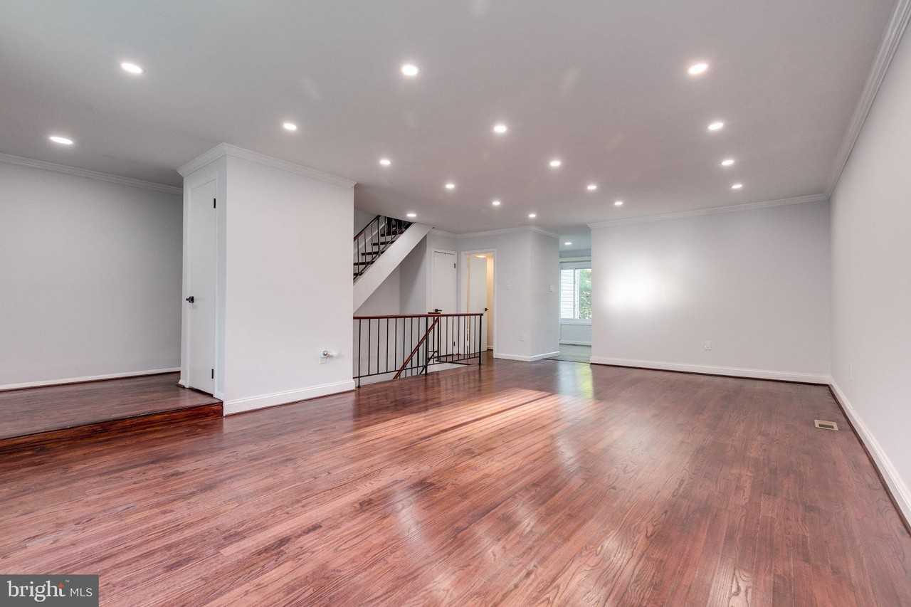 9154 Centerway Rd - Photo 3 of 26