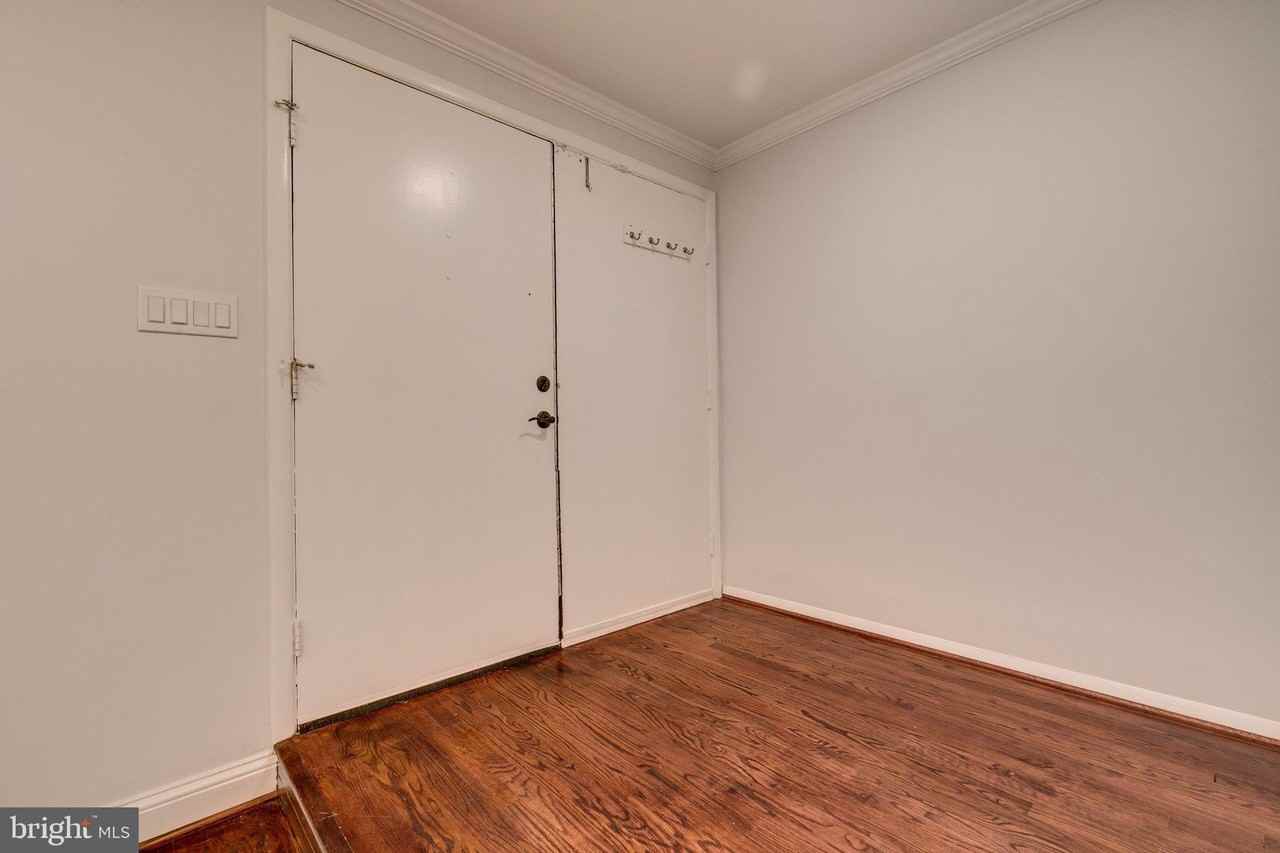9154 Centerway Rd - Photo 4 of 26