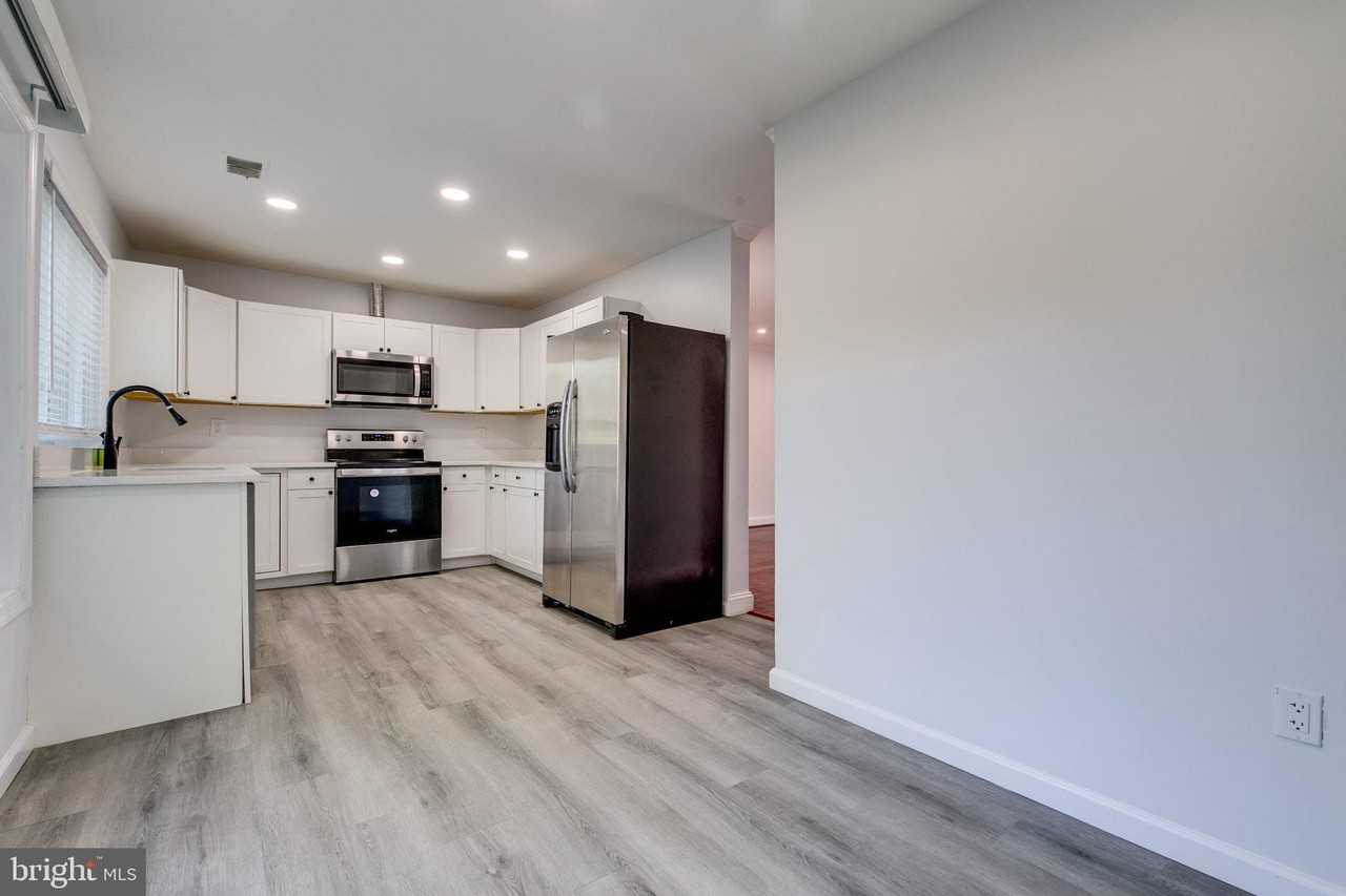 9154 Centerway Rd - Photo 5 of 26
