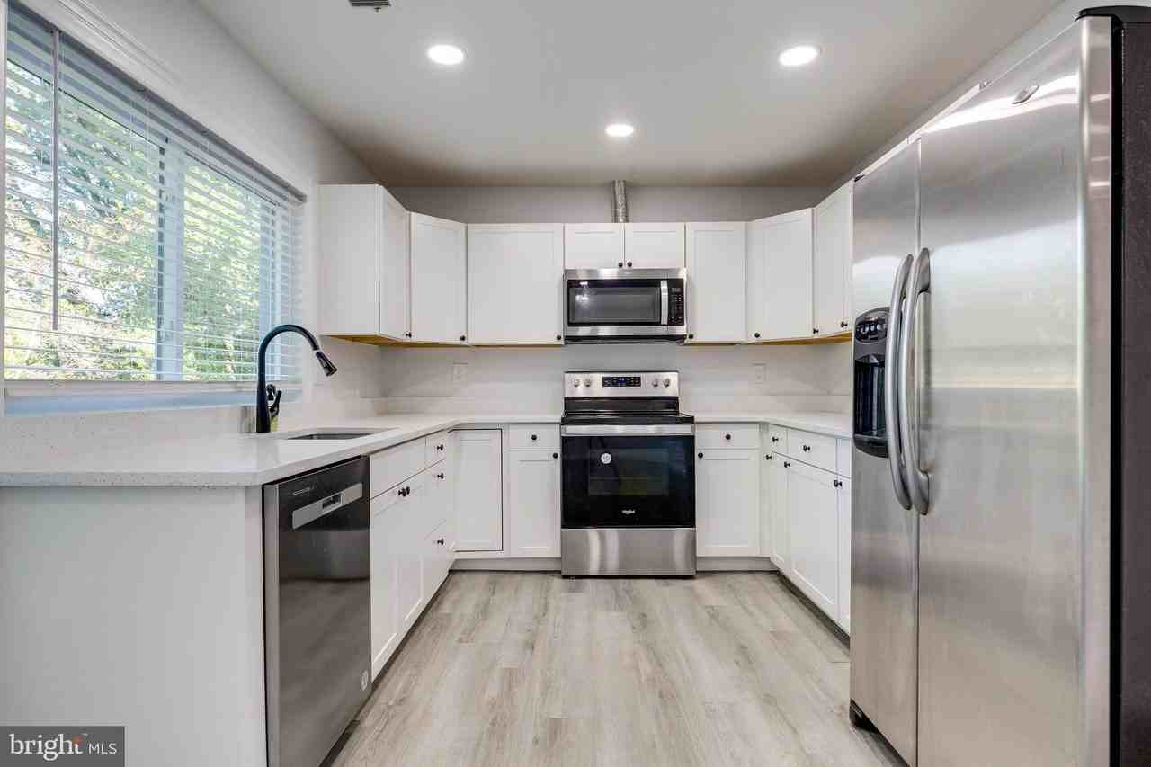 9154 Centerway Rd - Photo 6 of 26