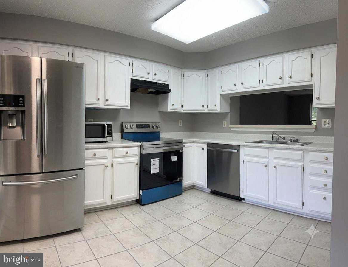 20527 Lowfield Dr - Photo 4 of 40
