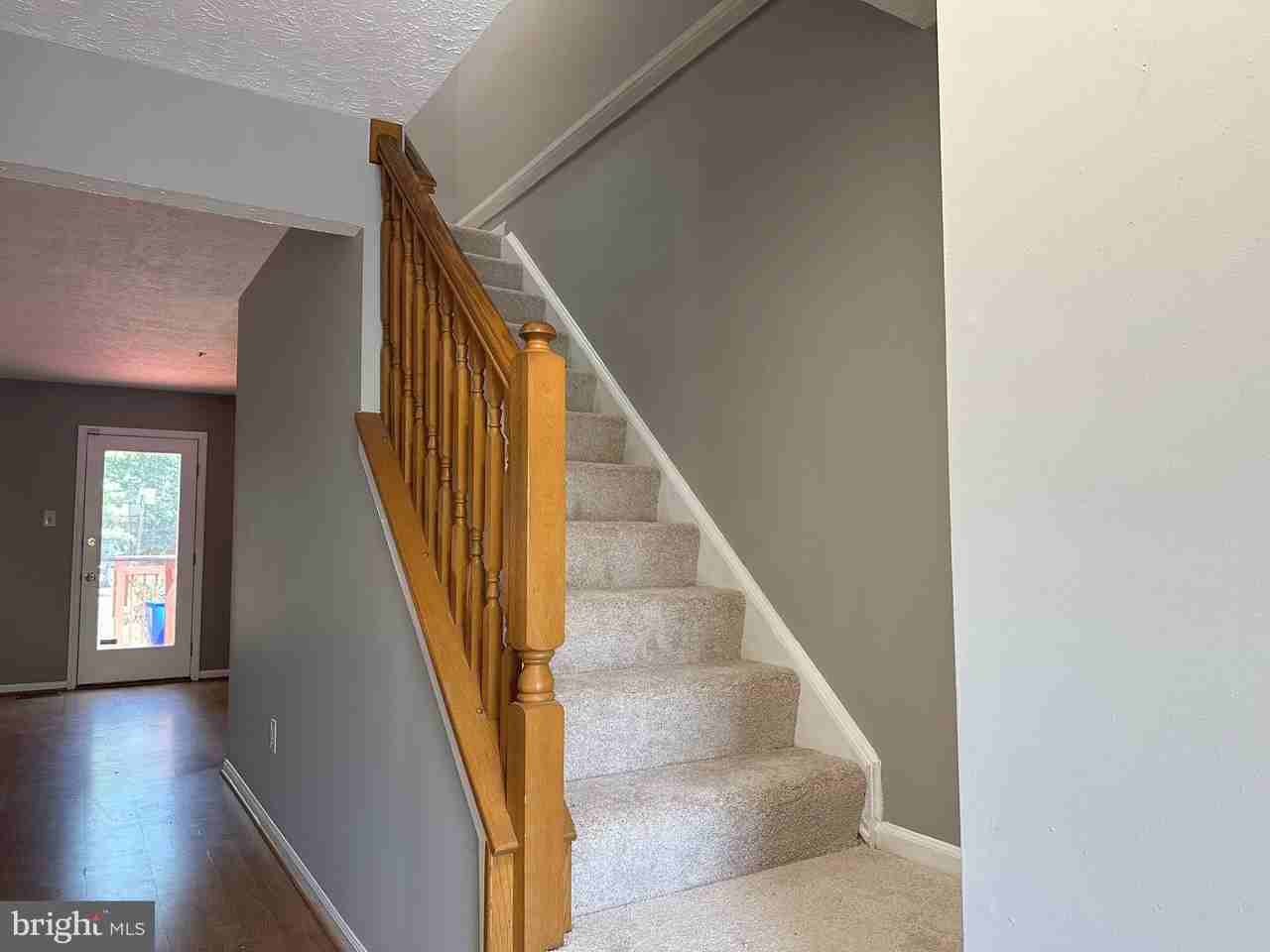 20527 Lowfield Dr - Photo 5 of 40