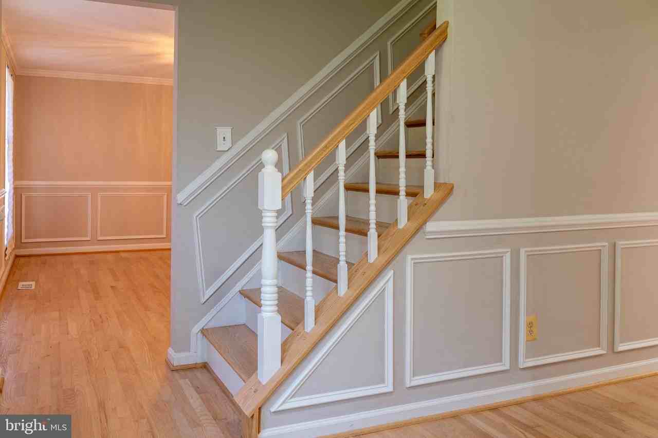 14913 Lear Ln - Photo 4 of 34