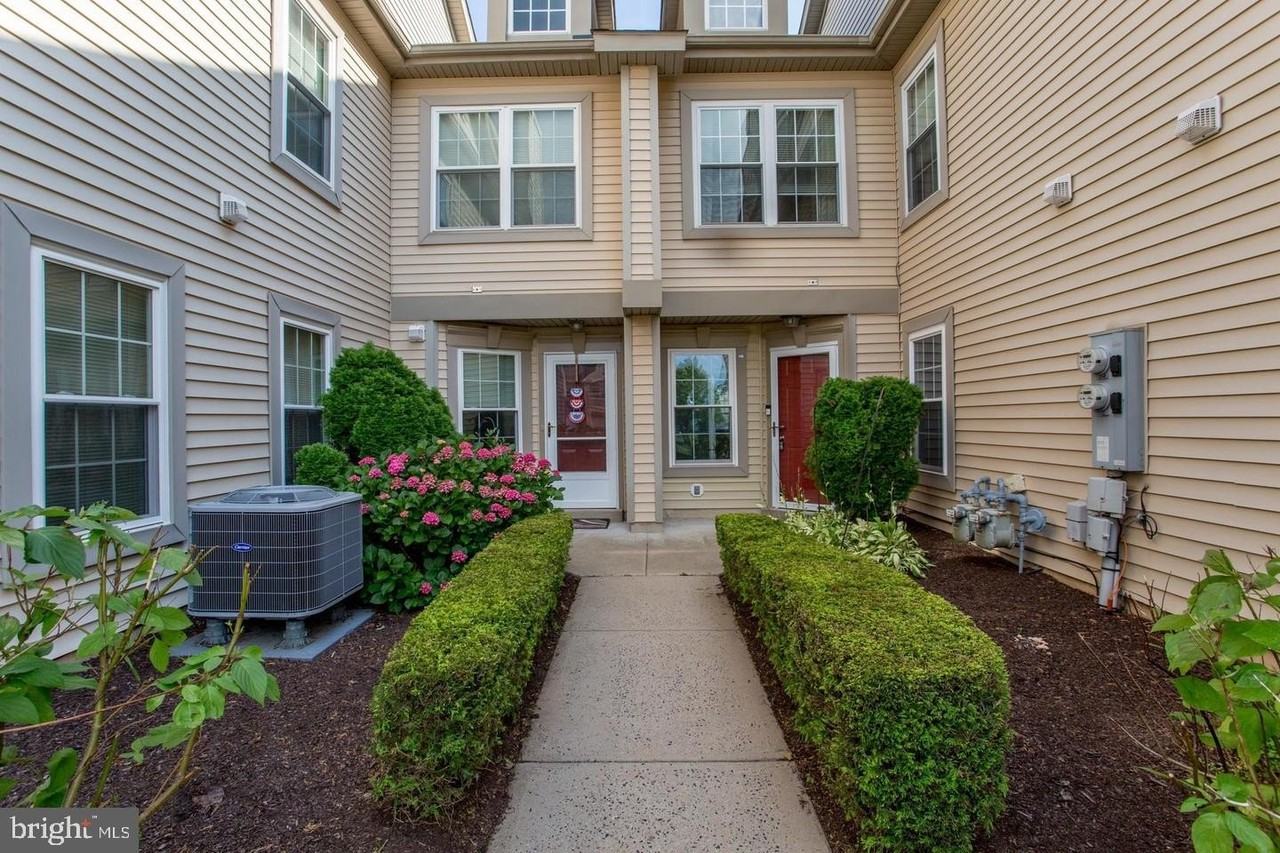 605 Julian Dr W #W - Photo 3 of 50