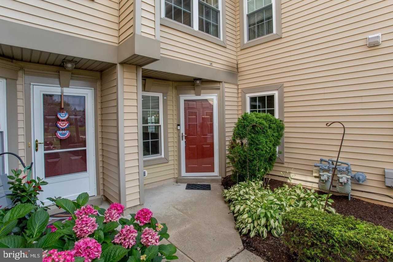 605 Julian Dr W #W - Photo 4 of 50
