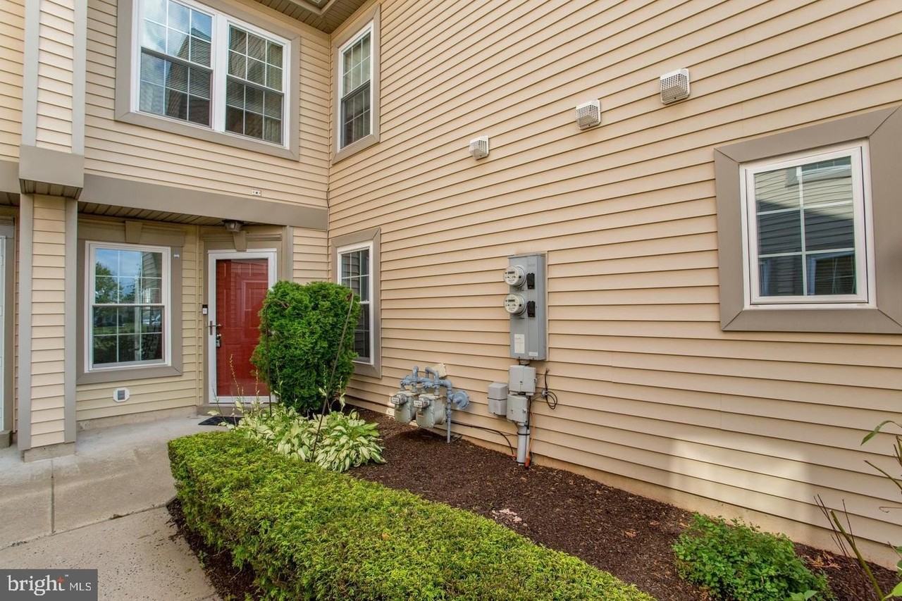 605 Julian Dr W #W - Photo 5 of 50