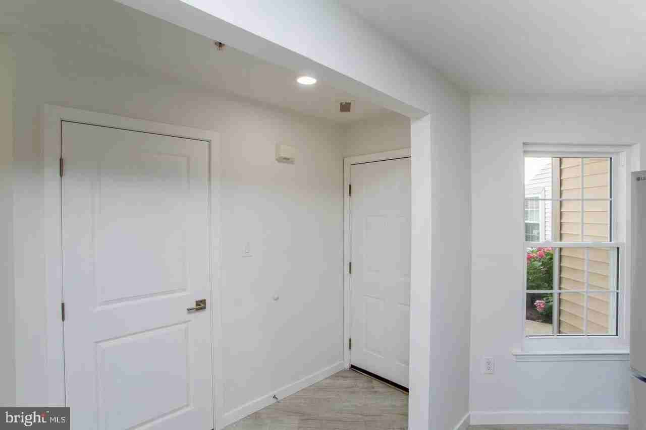 605 Julian Dr W #W - Photo 7 of 50