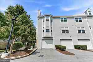 featured image of 347 Huntington Ct #19