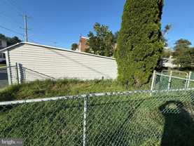 220 10th St - Photo 1 of 1
