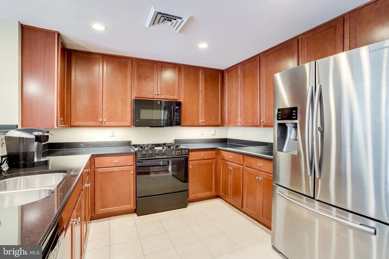 1000 N Randolph St #805 - Photo 6 of 29