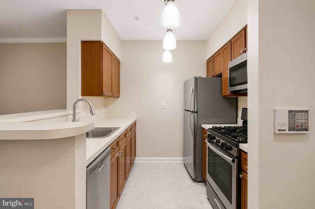 2204 Westcourt Ln #122 - Photo 4 of 21
