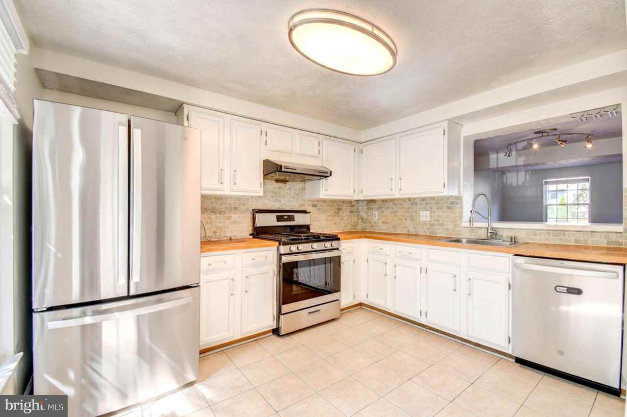 6022 Phlox Ct - Photo 4 of 32