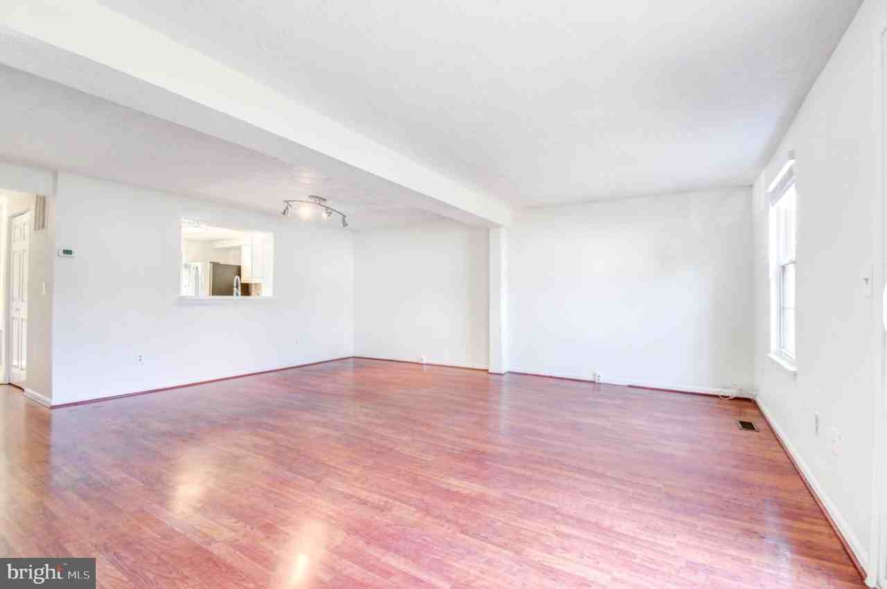 6022 Phlox Ct - Photo 6 of 32
