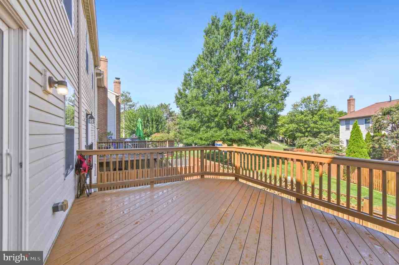6022 Phlox Ct - Photo 5 of 32