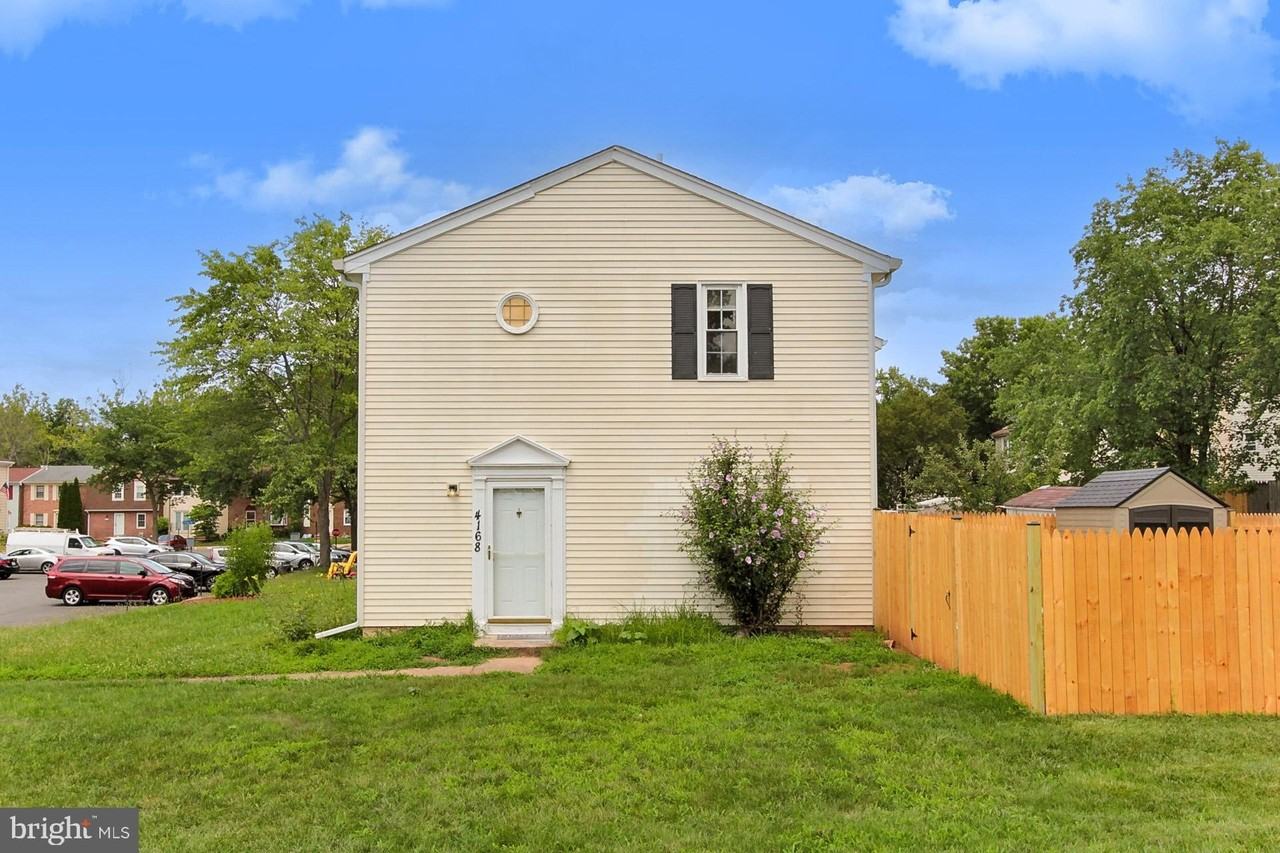 4168 Hamlin Ct - Photo 2 of 5