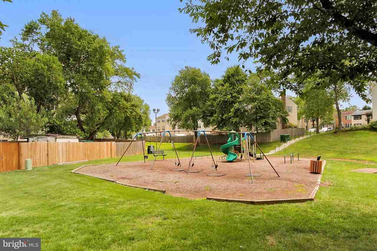 4168 Hamlin Ct - Photo 5 of 5
